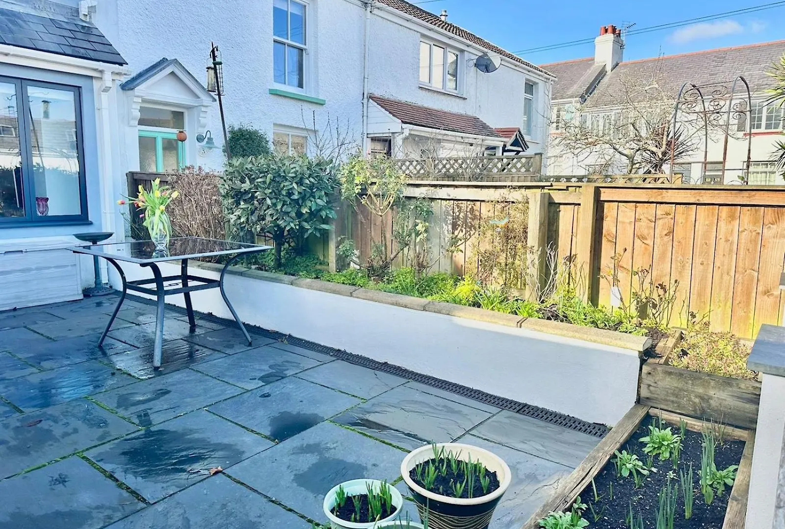 Holiday home Pass The Keys Stylish Mumbles Getaway-Parking Heart Of Village Swansea