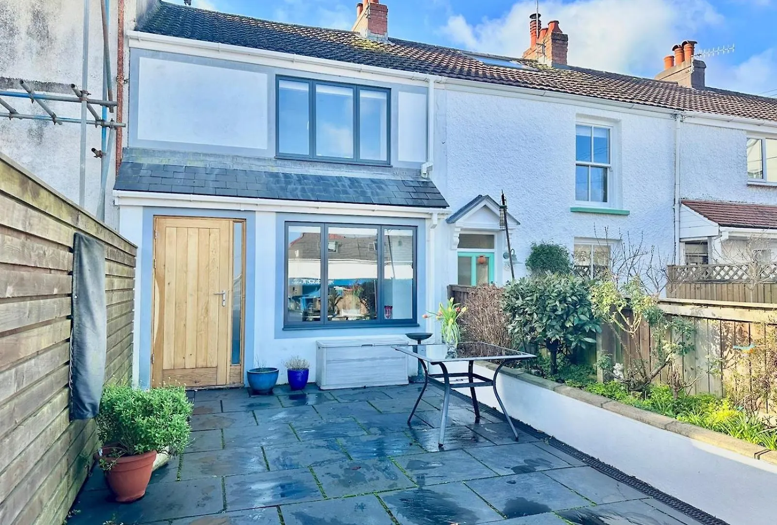 Holiday home Pass The Keys Stylish Mumbles Getaway-Parking Heart Of Village Swansea