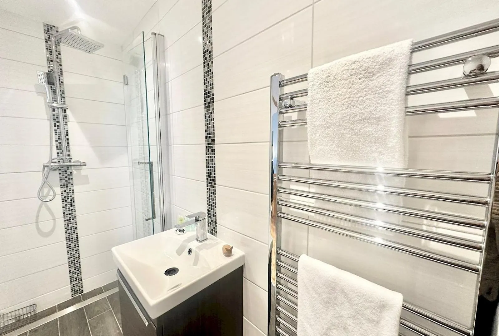 Pass The Keys Stylish Mumbles Getaway-Parking Heart Of Village Swansea