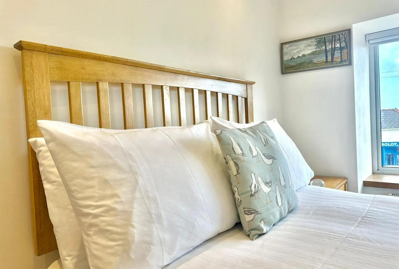 Pass The Keys Stylish Mumbles Getaway-Parking Heart Of Village Swansea Holiday home