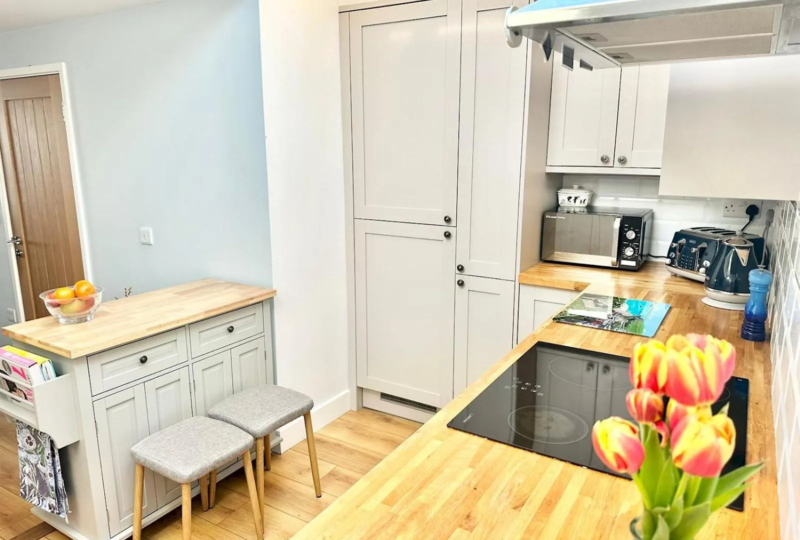 Pass The Keys Stylish Mumbles Getaway-Parking Heart Of Village Swansea Holiday home