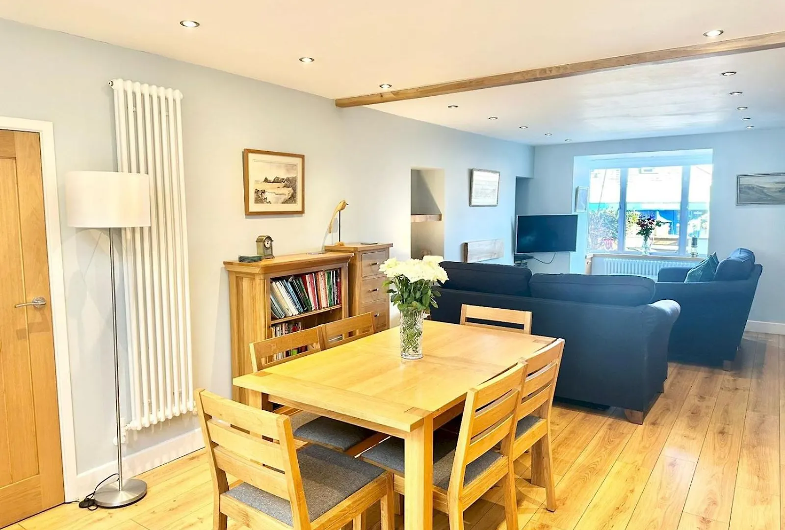 Pass The Keys Stylish Mumbles Getaway-Parking Heart Of Village Swansea Holiday home