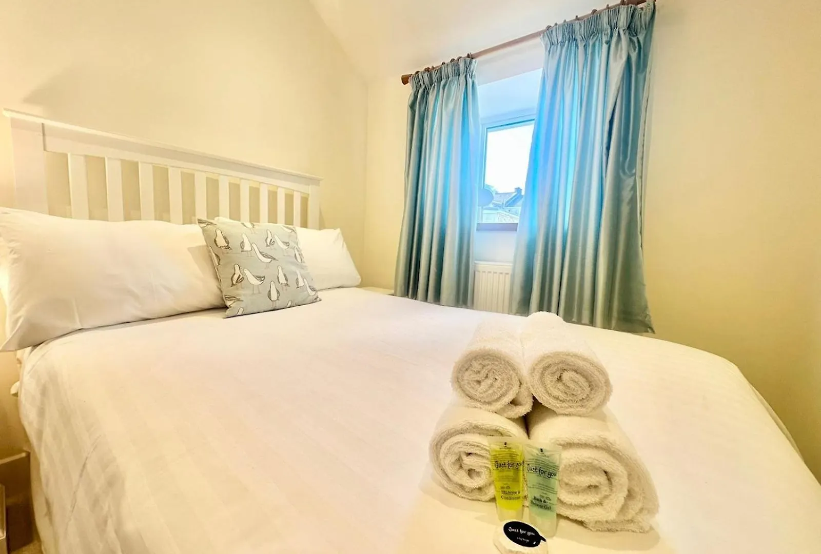 Pass The Keys Stylish Mumbles Getaway-Parking Heart Of Village Swansea